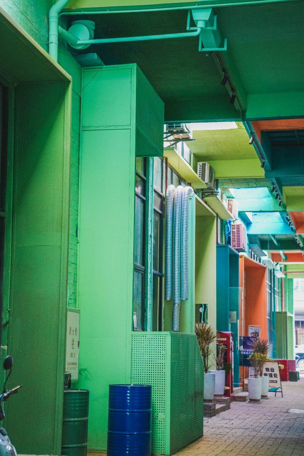 從老舊廠(chǎng)房到藝術(shù)綠洲 廣州江畔創(chuàng)意園區(qū)的辦公打卡新體驗(yàn)