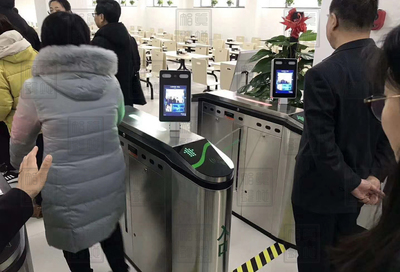 人臉識(shí)別一體機(jī) 辦公打卡系統(tǒng)的變革者與多場(chǎng)景應(yīng)用探索