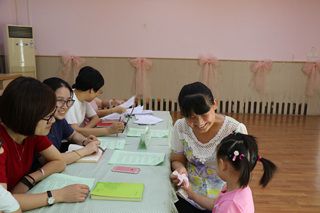 湘湖幼兒園:黨員教師開展社區早期教育咨詢活動